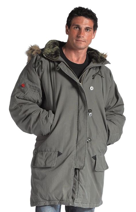 Coats / Jackets .